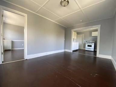 Main picture of 15 Depot St