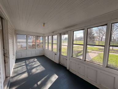 Main picture of 133 N 1st St