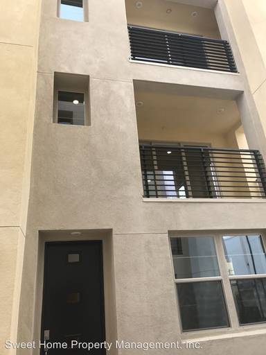 Main picture of 216 Paramount