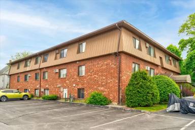 Main picture of 55 Log St