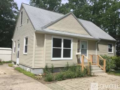 Main picture of 2318 Mills Ave
