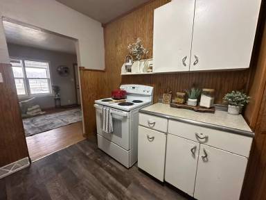 Main picture of 312 Lester St
