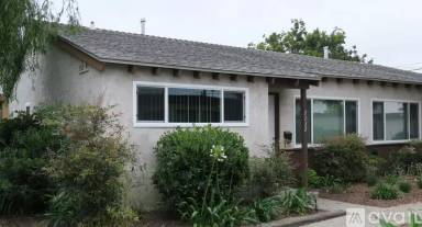 Main picture of 3326 Clairemont Dr