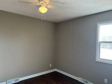 Main picture of 18 Circle Dr