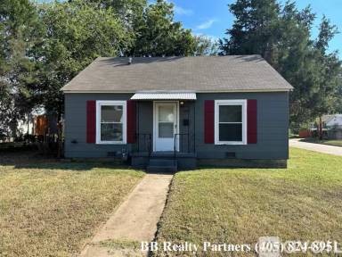 Main picture of 4704 E 7th St