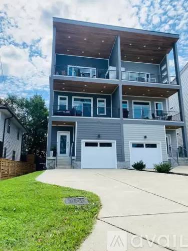 Main picture of 615 Moore Ave