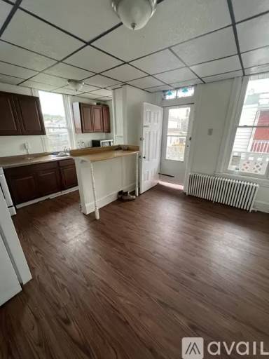 Main picture of 647 Walnut St
