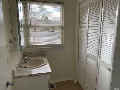 Main picture of North Raleight Condo