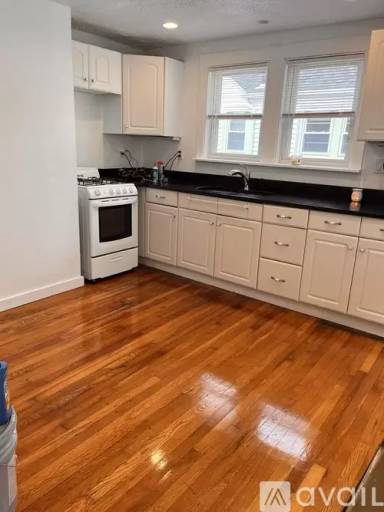 Main picture of 48 Lawn Ave