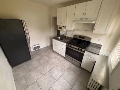 Main picture of 213 W 6th Ave