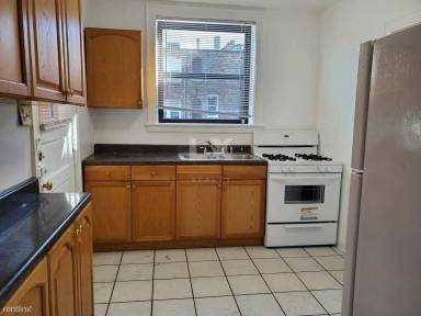 Main picture of 5509 N Lincoln Ave