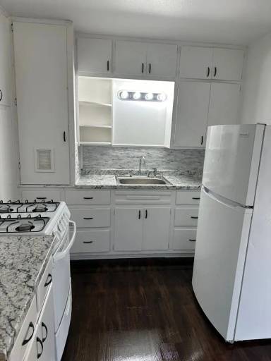 Main picture of 910 1/2 SW 7th St