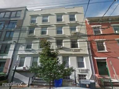 Main picture of 722 Willow Ave
