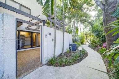 Main picture of 4702 SW 67th Ave