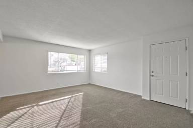 Main picture of 4521 W 171st St