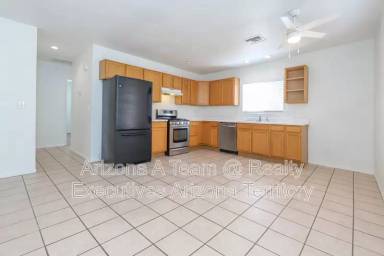 Main picture of 4538 E Lester St