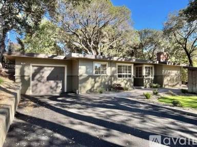 Main picture of 479A Gossage Ave