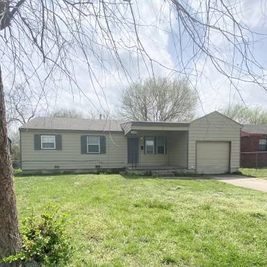 Main picture of 1544 E 53rd St N