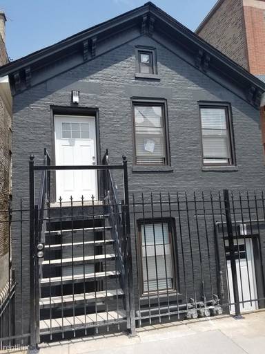 Main picture of 2226 W Cermak Rd