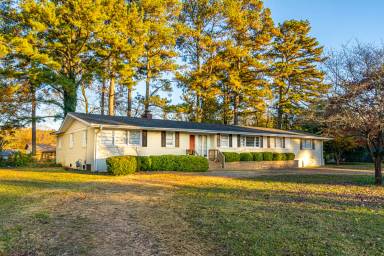 Main picture of 8009 Whitesburg Dr SE