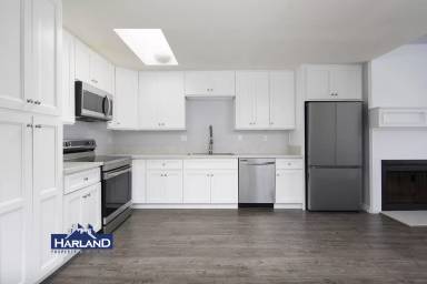 Main picture of 8332 Regents Rd