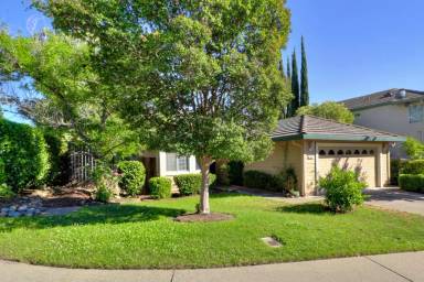 Main picture of 100 McNamee Dr