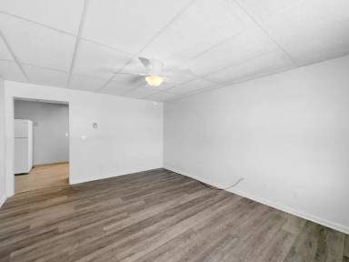 Main picture of 301 N Julian St
