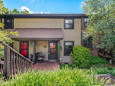 Main picture of 16 Spears Ave