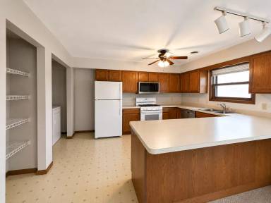 Main picture of 209 Columbus St