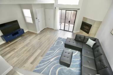 Main picture of 6323 Reseda Blvd