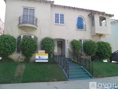 Main picture of 920 S Orange Grove Ave