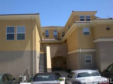 Main picture of 1000 Moon Cir