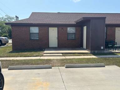 Main picture of 2409 E 10th St
