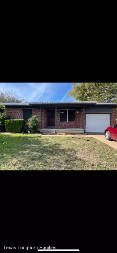 Main picture of 1324 S Lamar St