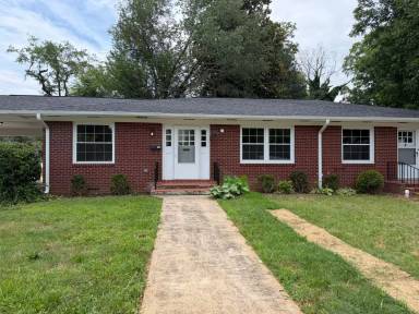 Main picture of 228 College Dr