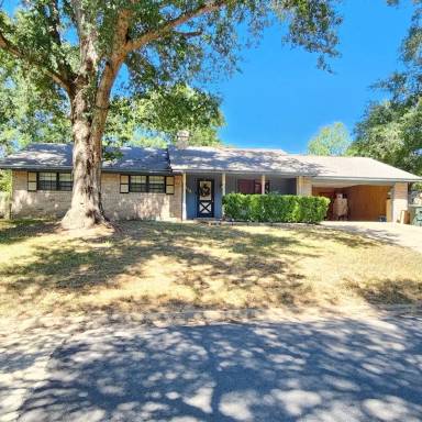 Main picture of 610 Rock Oak St