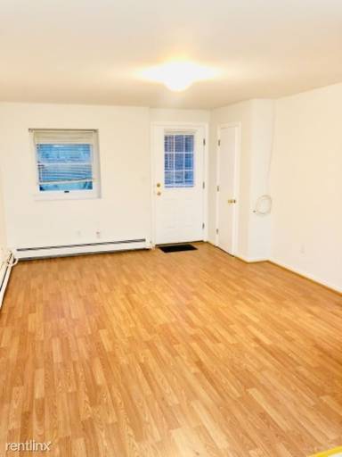 Main picture of 980 King St