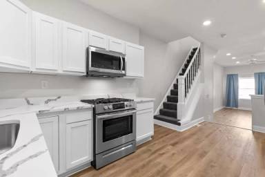 Main picture of 2429 Ashland Ave