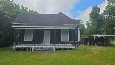 Main picture of 1108 W Center St