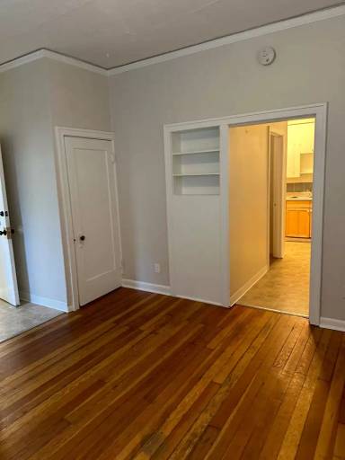 Main picture of 305 W McLoughlin Blvd
