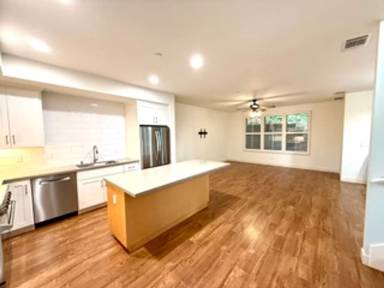 Main picture of 912 Lundy Ln