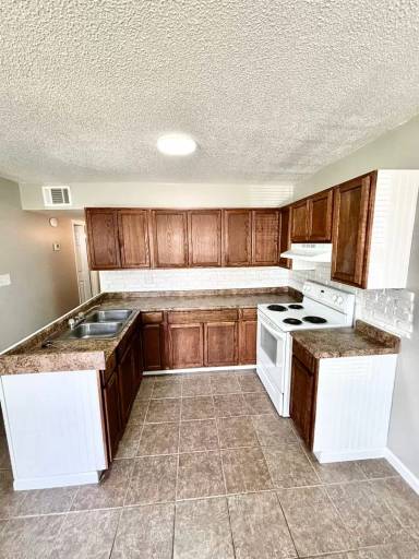Main picture of 2104 Clark St