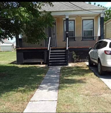 Main picture of 2321 Delery St
