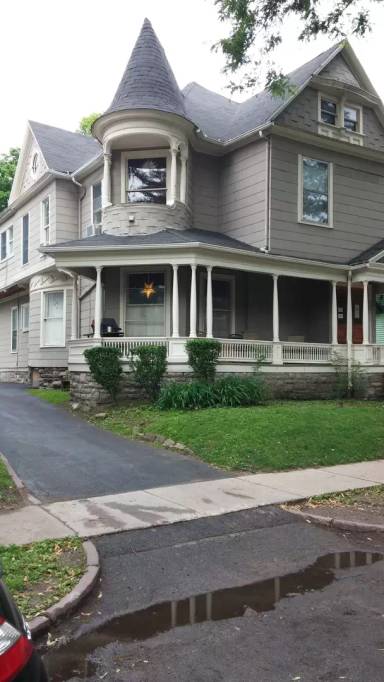Main picture of 241 Oxford St
