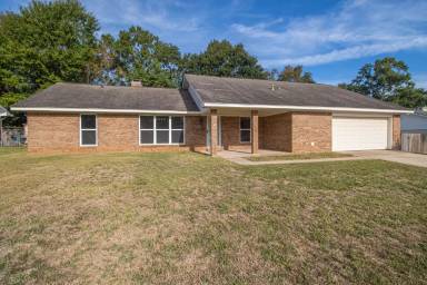 Main picture of 2225 Popps Ferry Rd