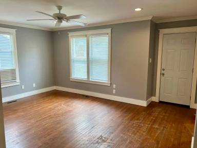 Main picture of 1406 W Washington Ave