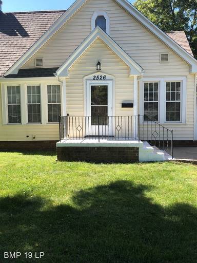 Main picture of 2526 1st Ave NE