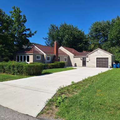 Main picture of 5662 Park St