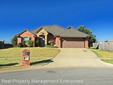 Main picture of 12124 SW 13th St