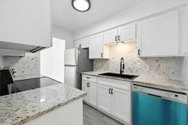 Main picture of 3702 Conway St